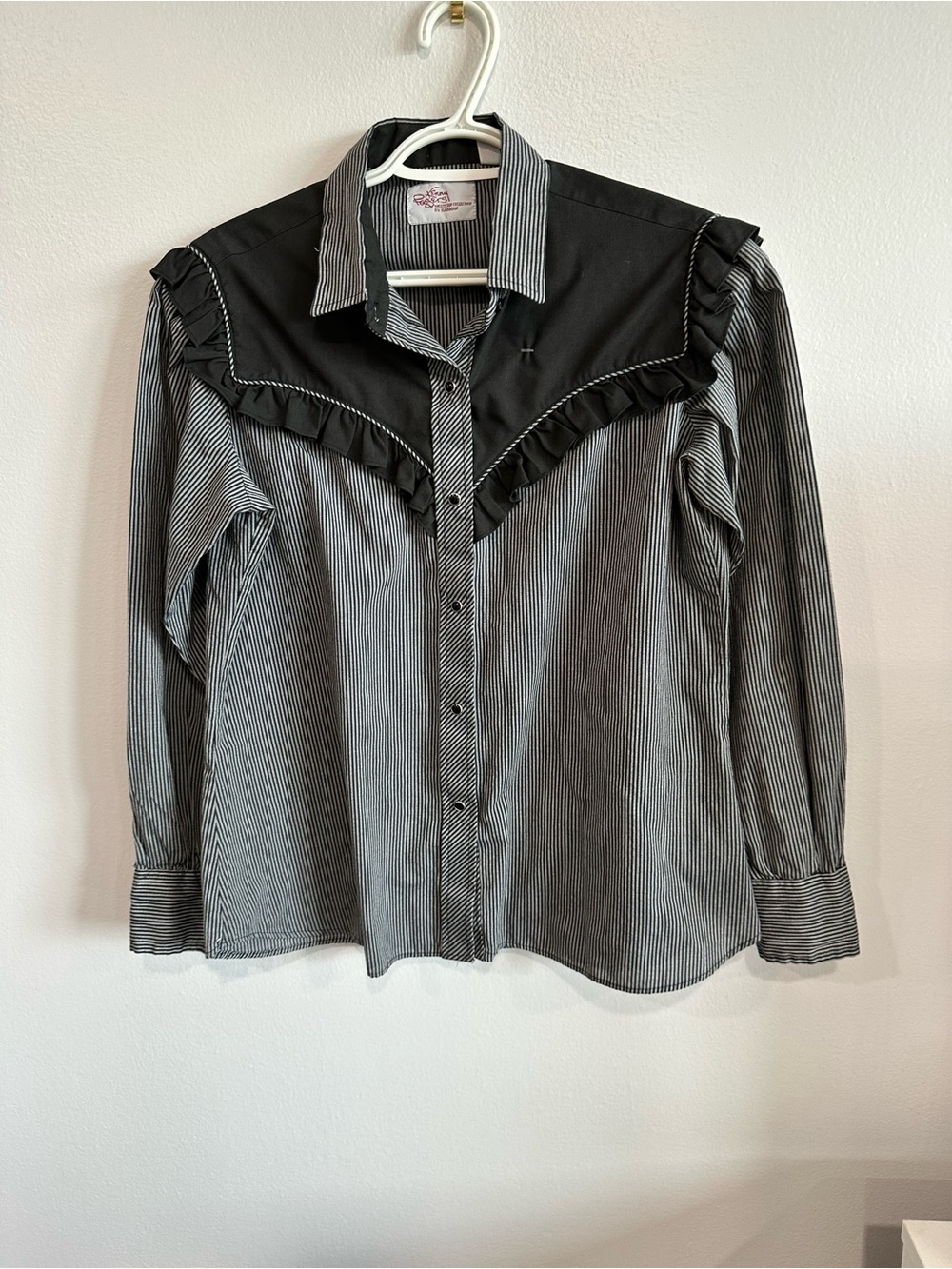 Kenny Rogers Women’s Western Ruffle Snap Front Pinstripe Black & White Vintage